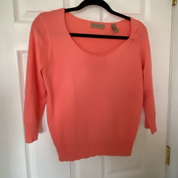 SALE🖤 Peach Sweater - Picture 1 of 3